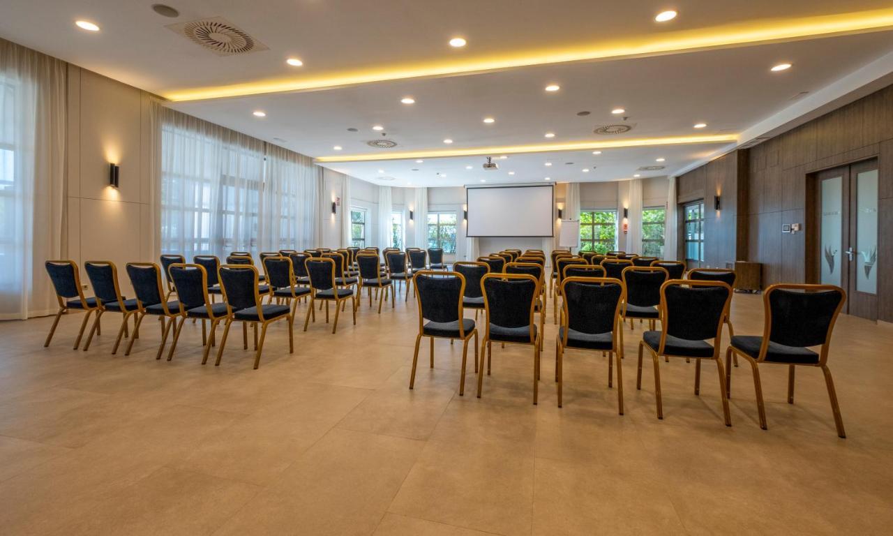 Hotel Attica21 Las Rozas Kültér fotó